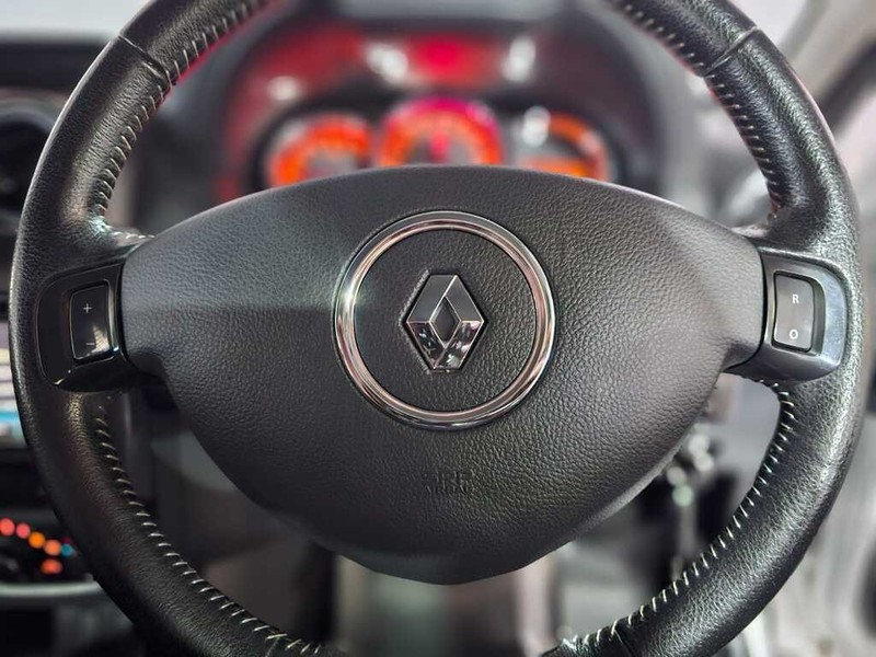 Renault Duster - Auto Hot Spot - Image 8
