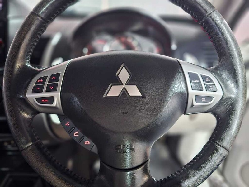 Mitsubishi Pajero - Auto Hot Spot - Image 10