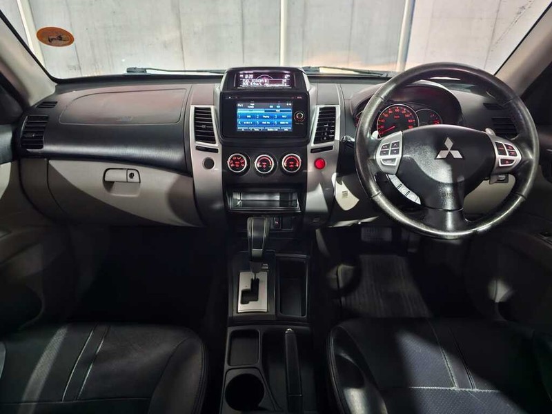 Mitsubishi Pajero - Auto Hot Spot - Image 7