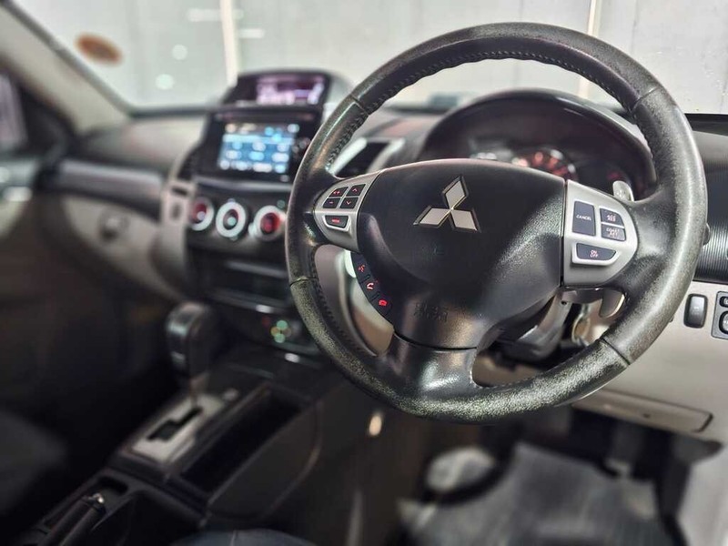 Mitsubishi Pajero - Auto Hot Spot - Image 9
