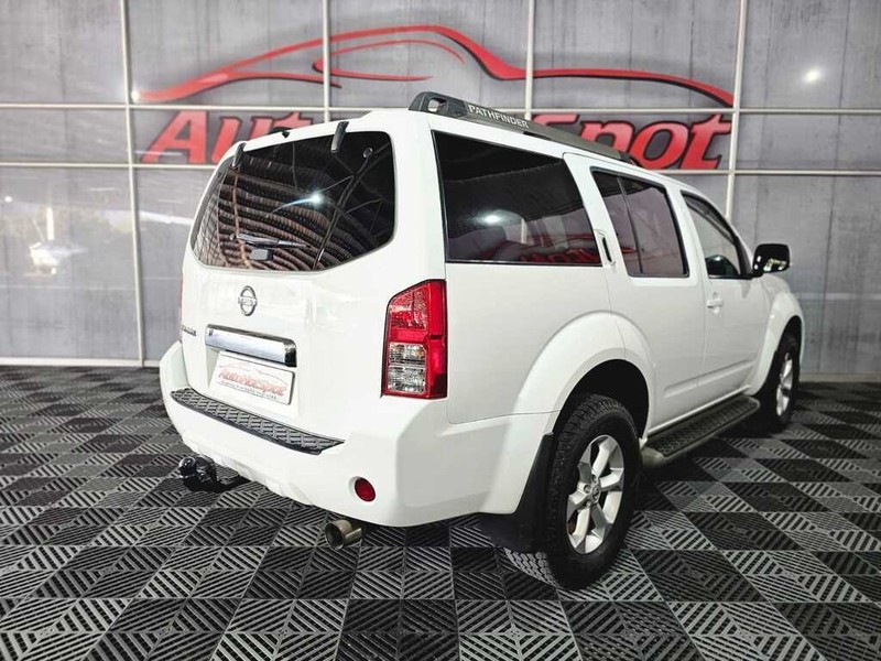 Nissan Pathfinder - Auto Hot Spot - Image 3