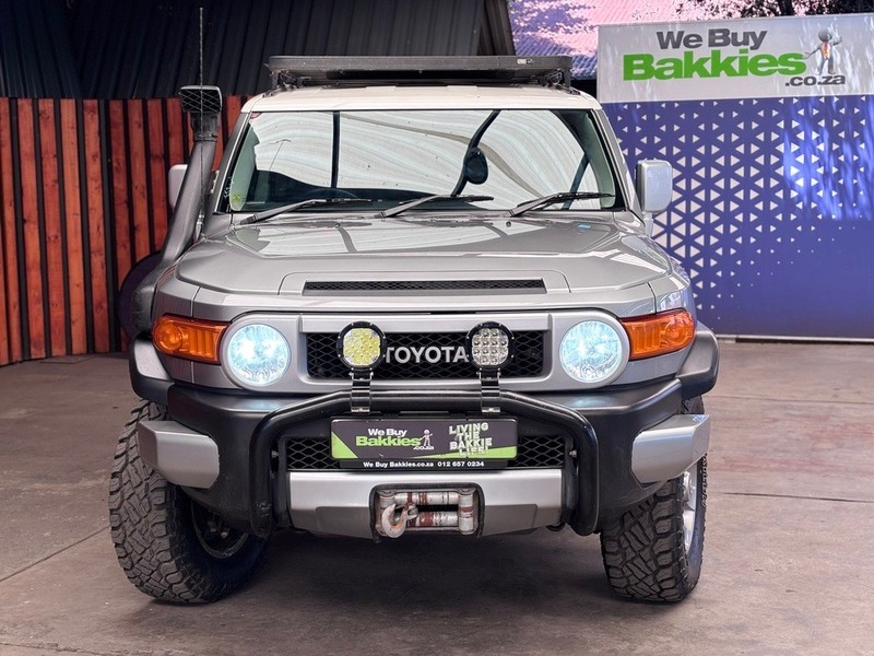 Toyota FJ Cruiser - We Buy Bakkies - Image 3