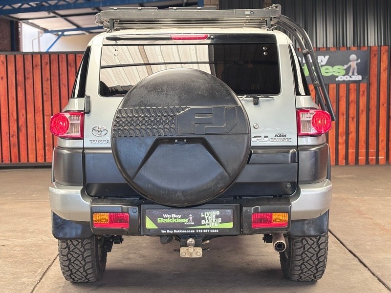 Toyota FJ Cruiser - We Buy Bakkies - Image 10