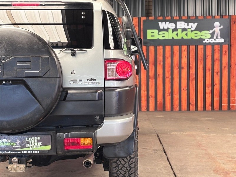 Toyota FJ Cruiser - We Buy Bakkies - Image 14