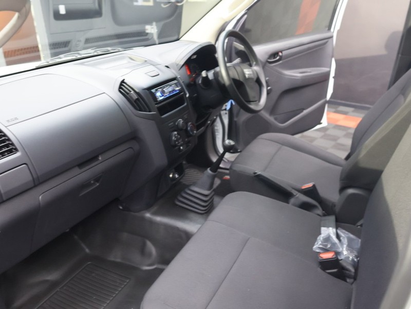 Isuzu D-Max - KING OF CARS - Image 16