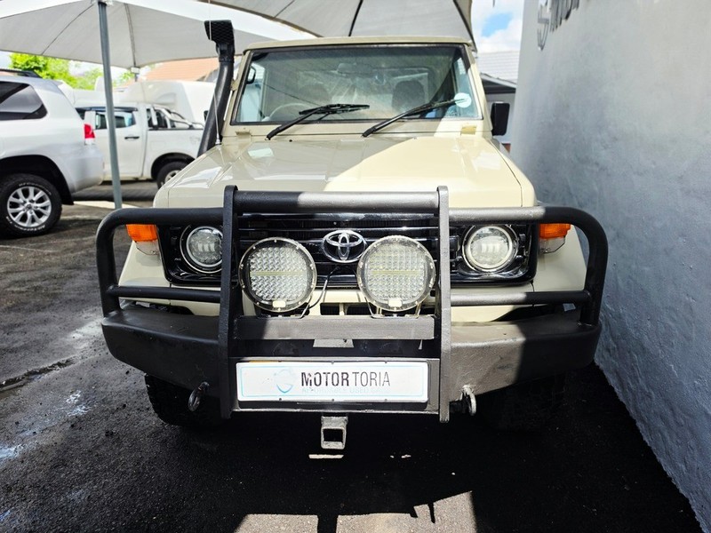 Toyota Land Cruiser - Motortoria - Image 2