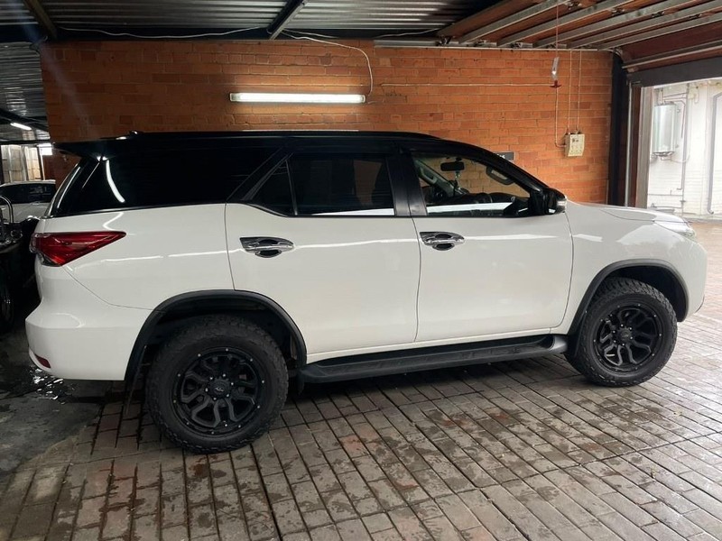 Toyota Fortuner - Mit Mak Motors - Image 4