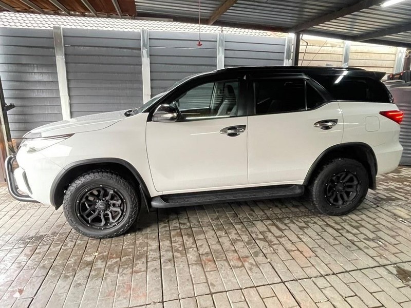 Toyota Fortuner - Mit Mak Motors - Image 7