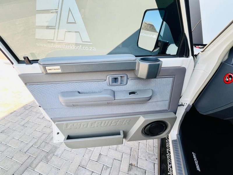 Toyota Land Cruiser - Auto Investments Waterkloof - Image 12
