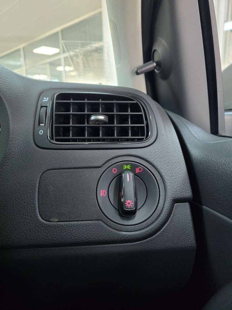 Volkswagen Polo Vivo - Hatfield VW Northcliff - Image 18