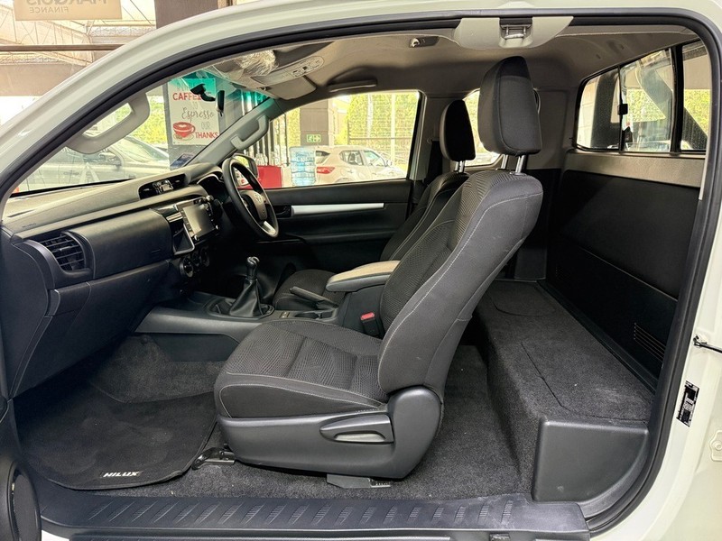 Toyota Hilux - Stargate Auto - Image 10
