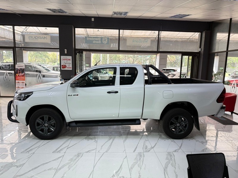 Toyota Hilux - Stargate Auto - Image 4