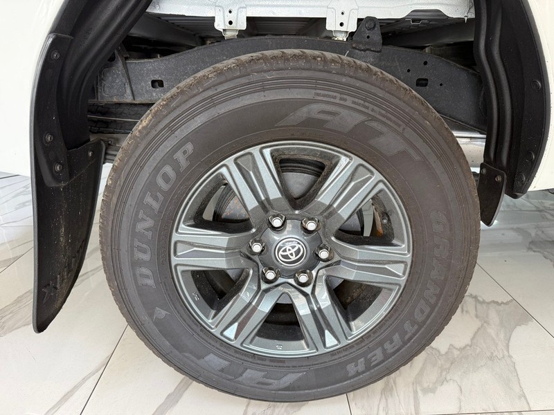 Toyota Hilux - Stargate Auto - Image 14