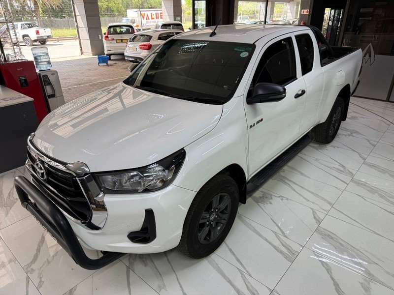 Toyota Hilux - Stargate Auto - Image 3