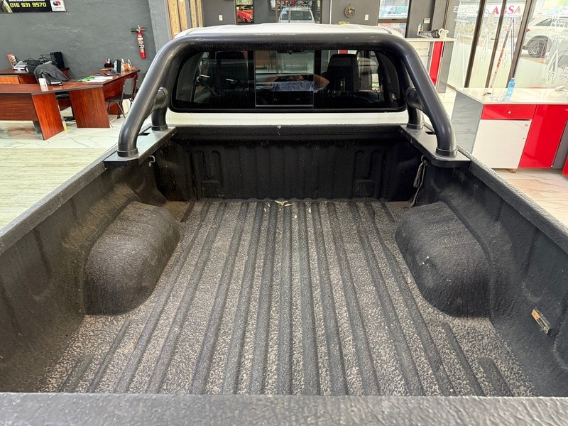 Toyota Hilux - Stargate Auto - Image 7