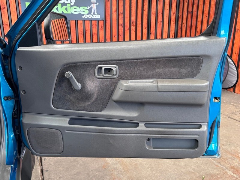 Nissan NP300 Hardbody - We Buy Bakkies - Image 13