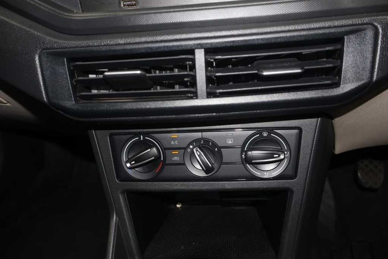 Volkswagen Polo - Bluebird Motors - Image 14