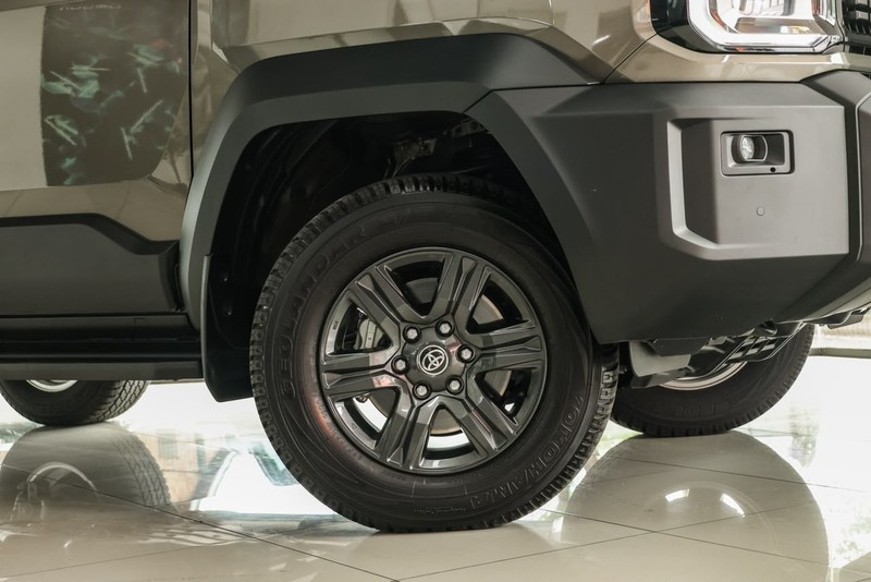 Toyota Land Cruiser - OMODA JAECOO Hatfield - Image 2