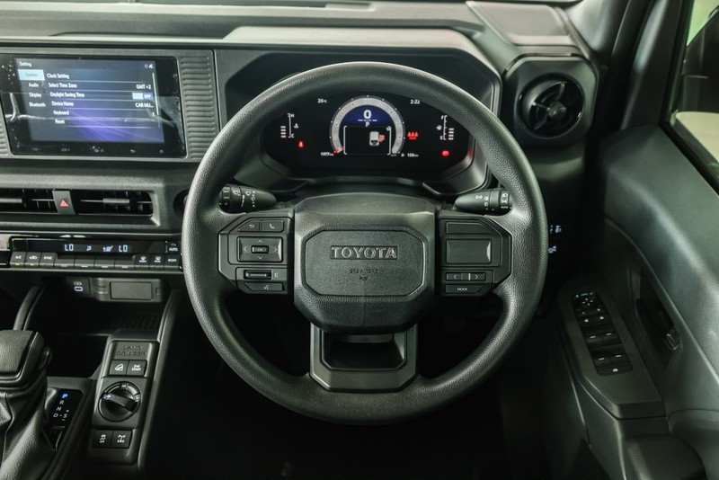 Toyota Land Cruiser - OMODA JAECOO Hatfield - Image 13