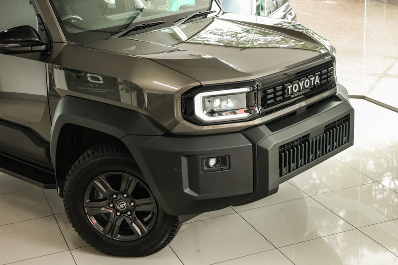 Toyota Land Cruiser - OMODA JAECOO Hatfield - Image 3