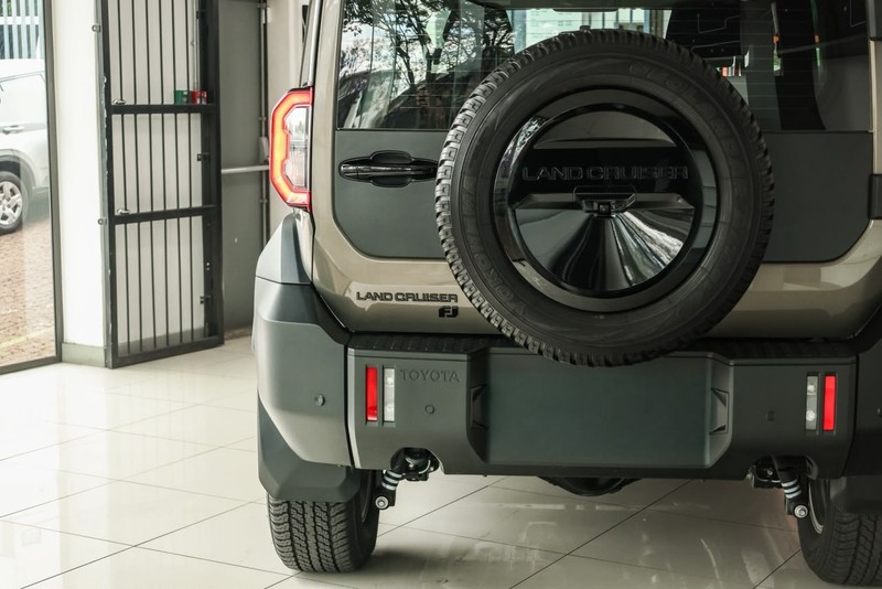 Toyota Land Cruiser - OMODA JAECOO Hatfield - Image 6