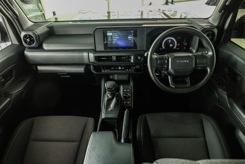 Toyota Land Cruiser - OMODA JAECOO Hatfield - Image 16