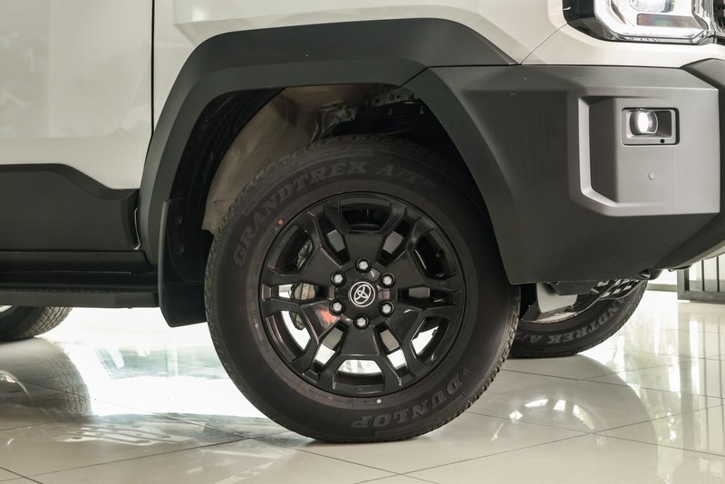 Toyota Land Cruiser - OMODA JAECOO Hatfield - Image 2