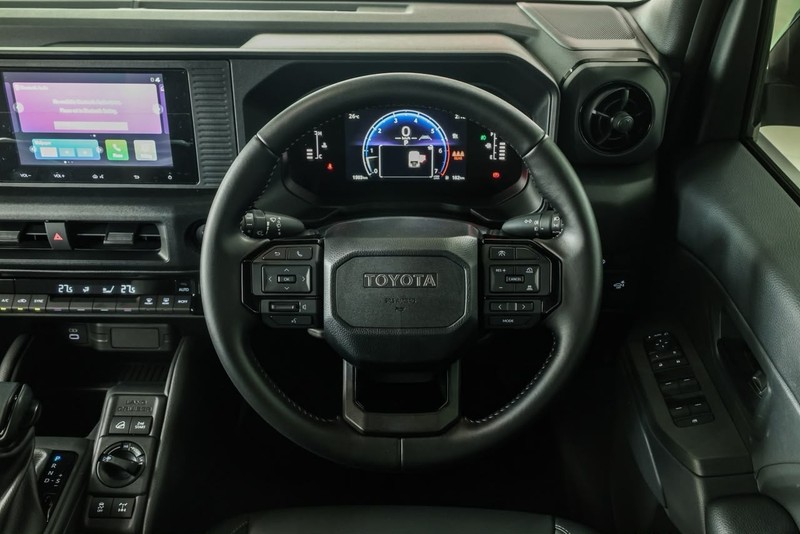 Toyota Land Cruiser - OMODA JAECOO Hatfield - Image 13
