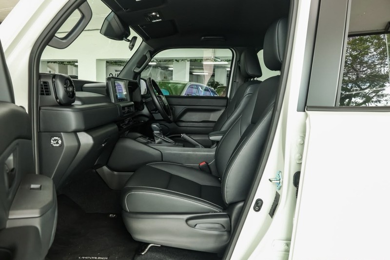 Toyota Land Cruiser - OMODA JAECOO Hatfield - Image 9