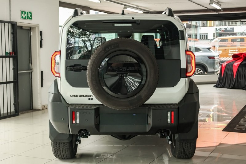 Toyota Land Cruiser - OMODA JAECOO Hatfield - Image 3