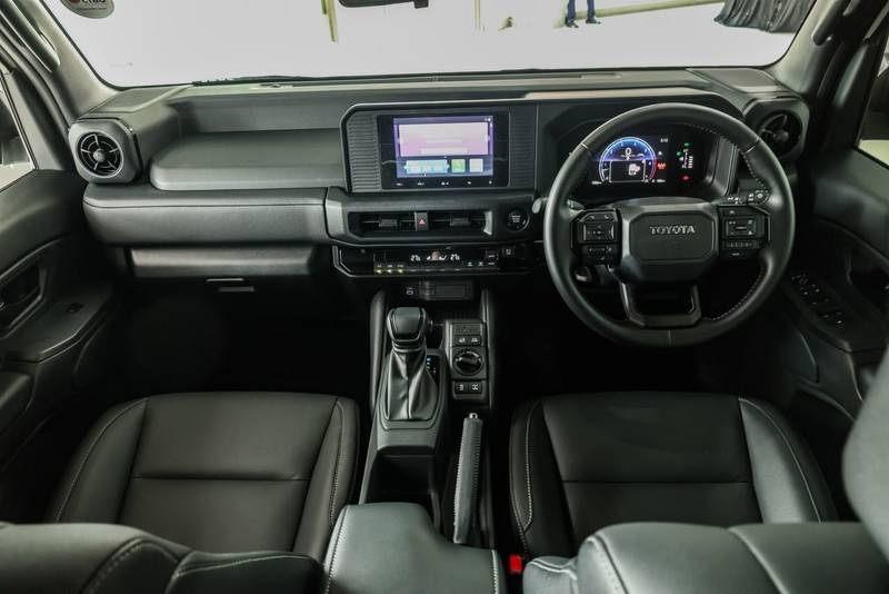 Toyota Land Cruiser - OMODA JAECOO Hatfield - Image 17