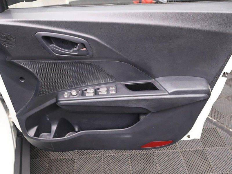 Mahindra XUV300 - KING OF CARS - Image 18