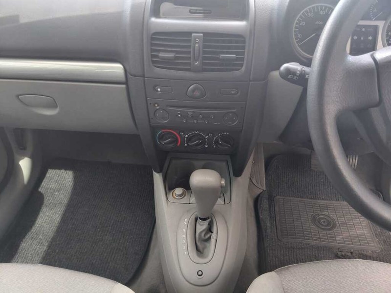 Renault Clio - Stiaan Autos (Pty) Ltd - Image 10