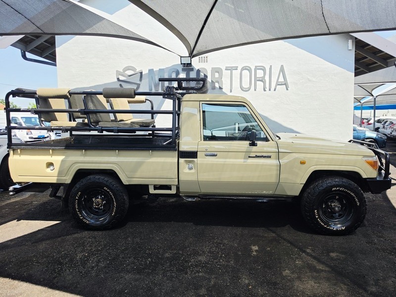 Toyota Land Cruiser - Motortoria - Image 5