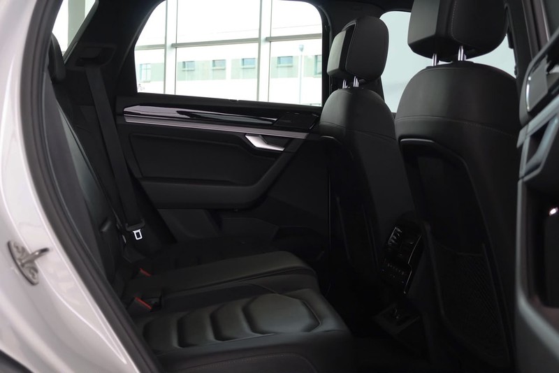 Volkswagen Touareg - Audi Centre Hatfield - Image 18