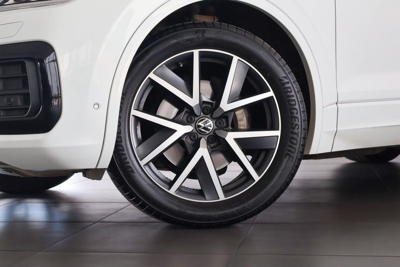 Volkswagen Touareg - Audi Centre Hatfield - Image 3