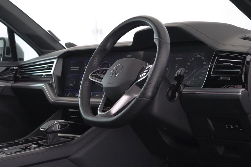 Volkswagen Touareg - Audi Centre Hatfield - Image 21
