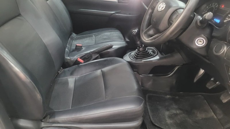 Toyota Hilux - FS Cars - Image 9