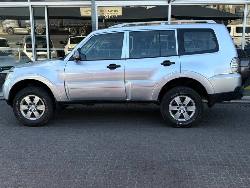 Mitsubishi Pajero - Authentique Autos - Image 2
