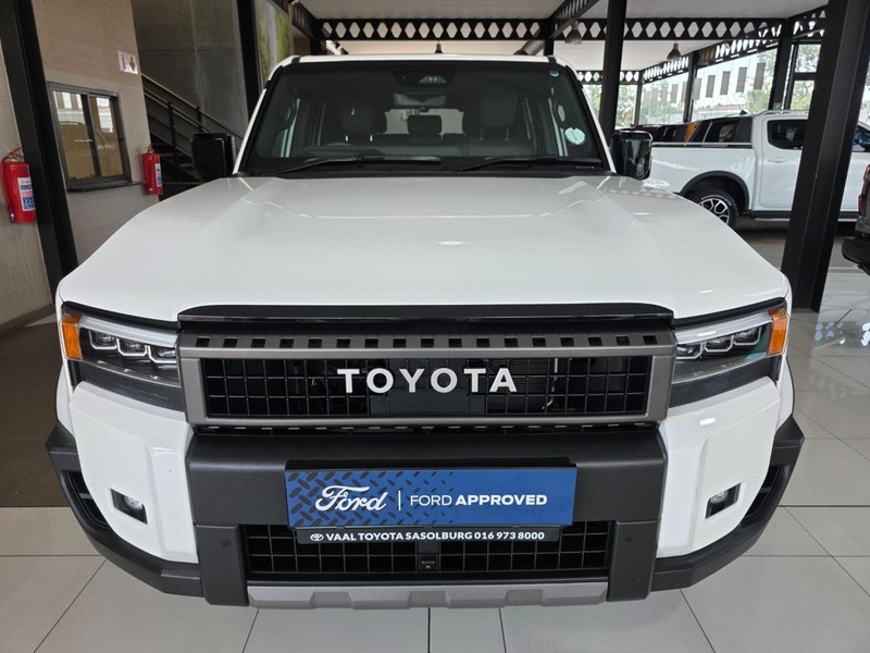 Toyota Land Cruiser Prado - Park Ford - Image 3