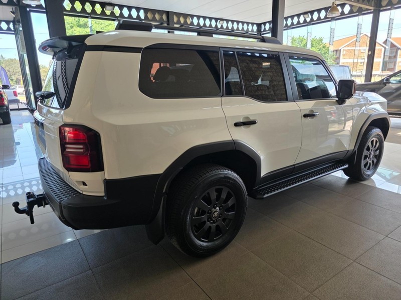 Toyota Land Cruiser Prado - Park Ford - Image 4