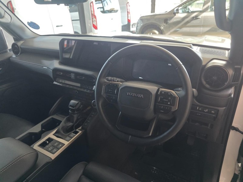 Toyota Land Cruiser Prado - Park Ford - Image 15