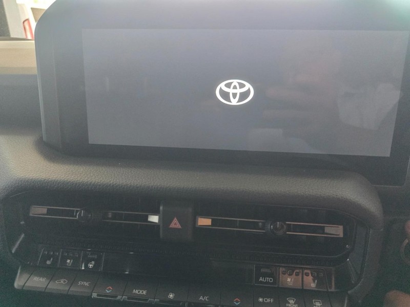 Toyota Land Cruiser Prado - Park Ford - Image 26