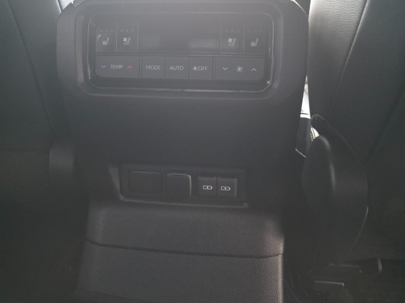Toyota Land Cruiser Prado - Park Ford - Image 11
