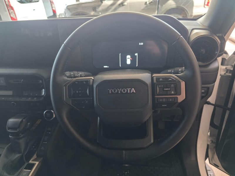 Toyota Land Cruiser Prado - Park Ford - Image 19