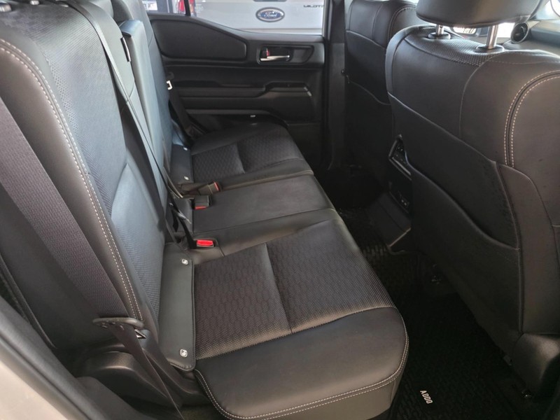 Toyota Land Cruiser Prado - Park Ford - Image 17