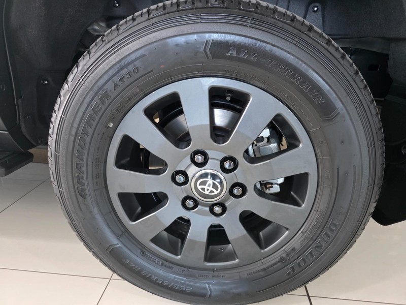 Toyota Land Cruiser Prado - Park Ford - Image 7