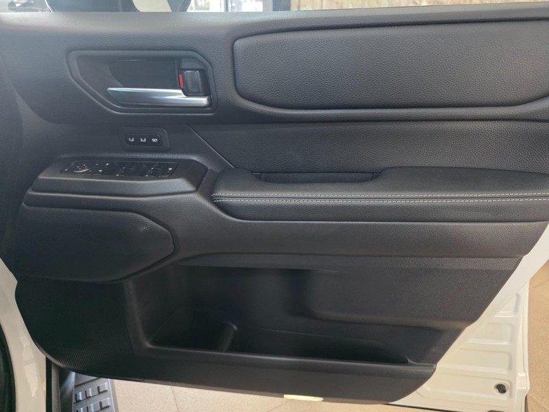 Toyota Land Cruiser Prado - Park Ford - Image 10