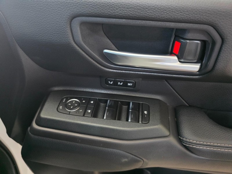 Toyota Land Cruiser Prado - Park Ford - Image 16