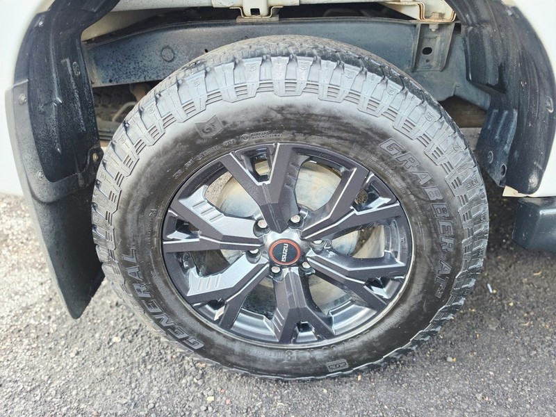 Isuzu D-Max - Motortoria - Image 4